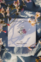 Erteblomst-brosje med håndemaljerte blomster